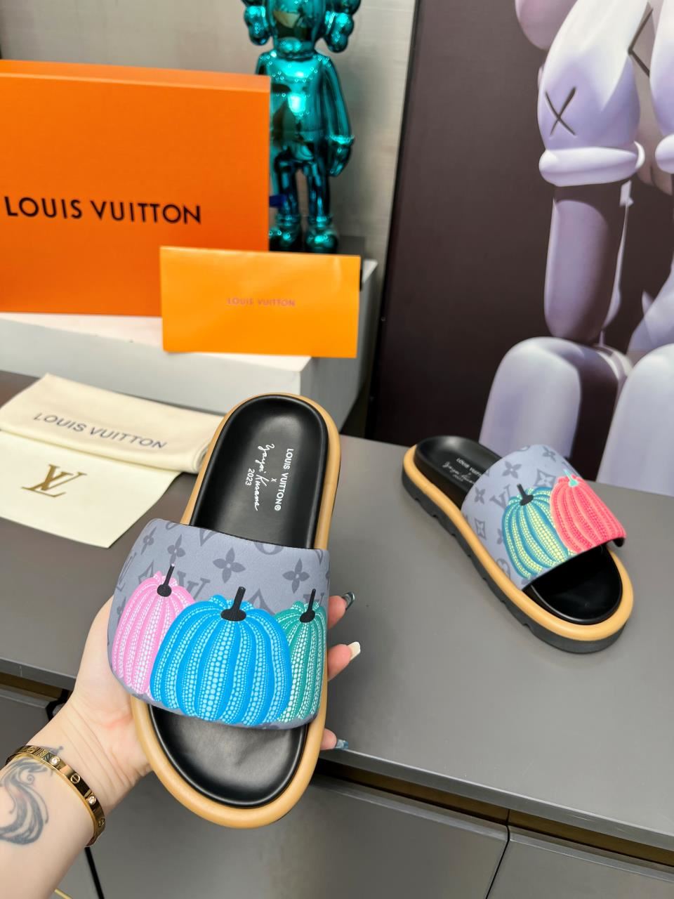 Louis Vuitton Slippers